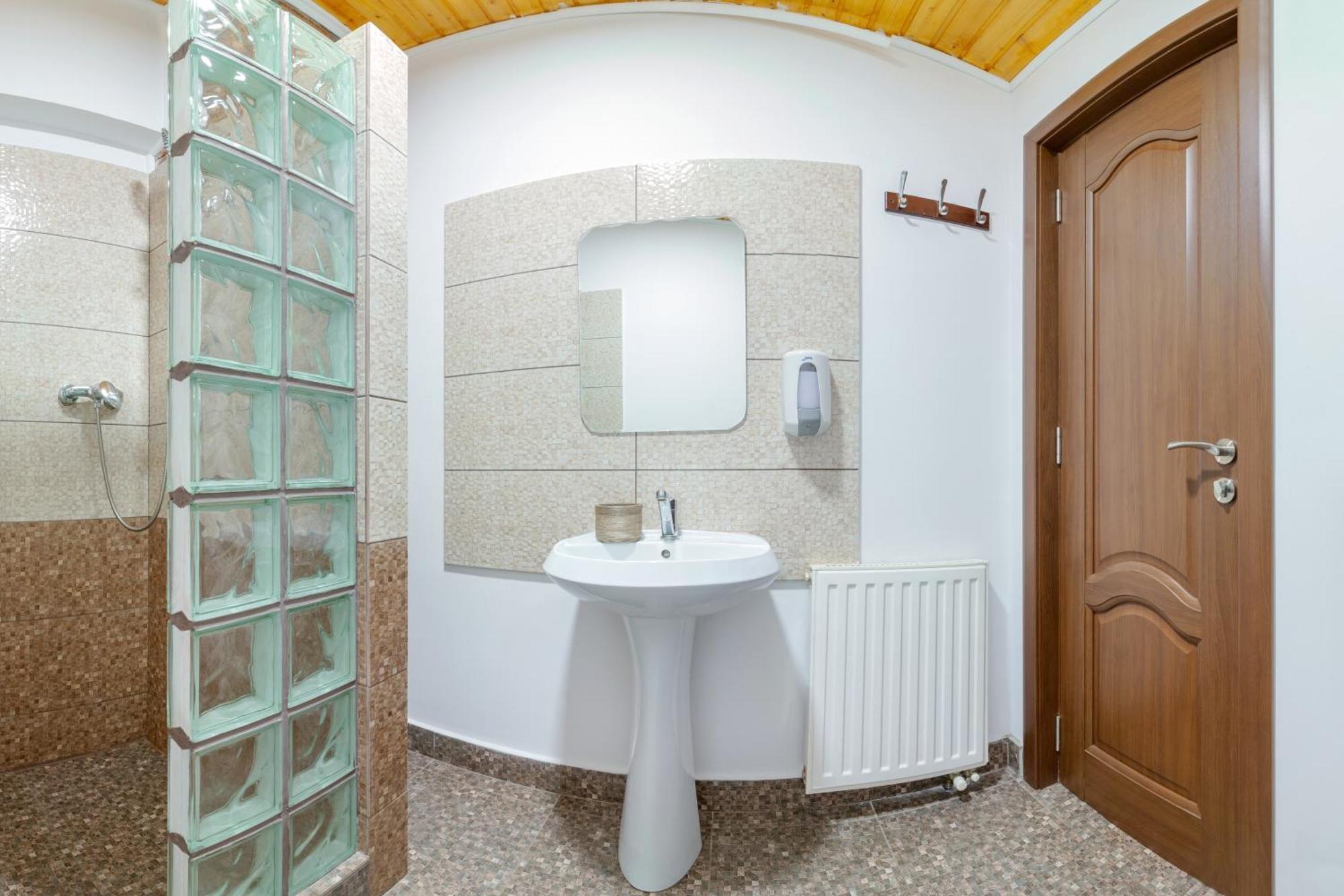 7 Crai - Craiul Crailor Bed & Breakfast *
